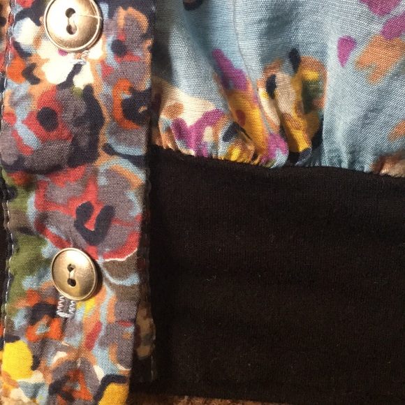 Abstract Floral Patterned Button-Up - Picture 4 of 4